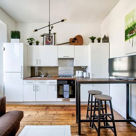 Artsy Modern 1Br Home In Abbeyhill Единбург Екстериор снимка